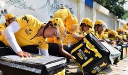 重庆跑外卖爆料事件视频,真相与争议交织的街头冲突