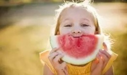 吃瓜网红小孩是谁啊,吃瓜网红小孩背后的故事