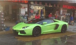 鹿晗爆料豪车图片高清视频,高清视频揭秘明星奢华座驾